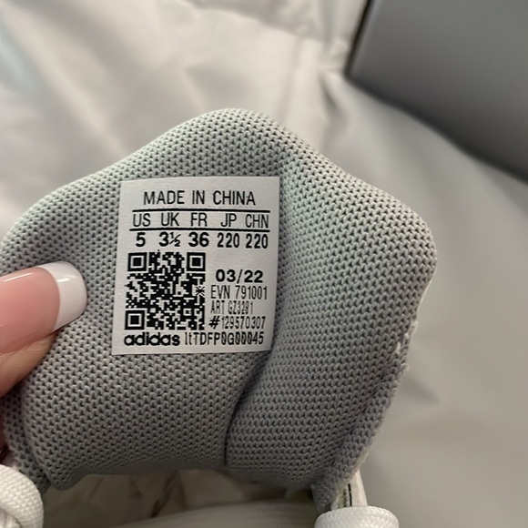 ADIDAS GOLF SHOE SIZE 5 women’s NWT - Picture 5 of 6